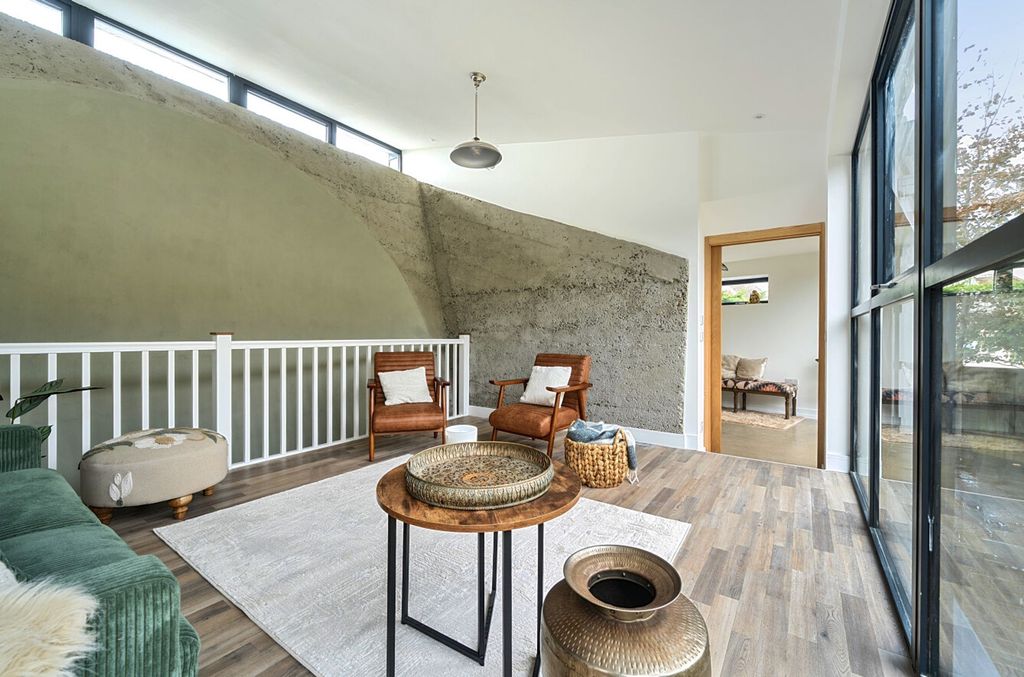 Property photo 3 of 26