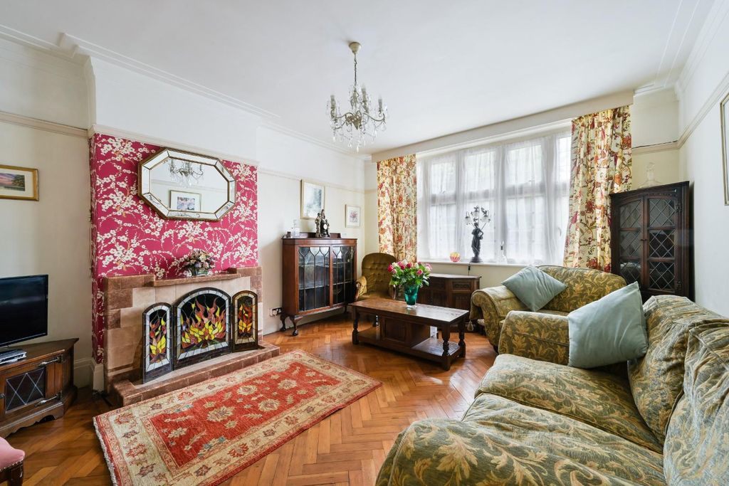 Property photo 3 of 14 Ashley Court