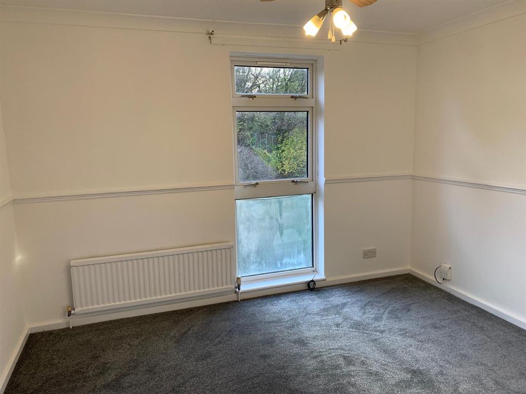 Property photo 3 of 8 8B9B7439-8973-4F2d-A800-43E92Eec9044.Jpg