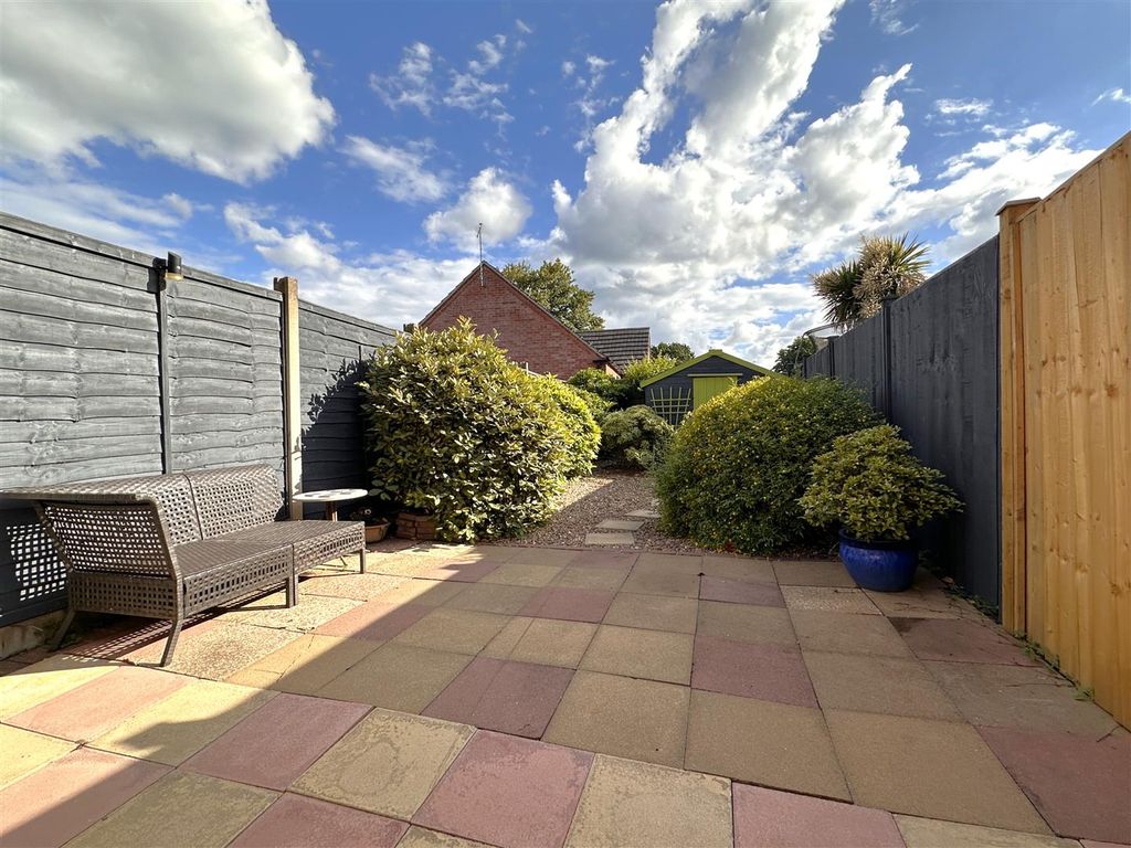 Property photo 3 of 16 Delightful Rear Garden 093