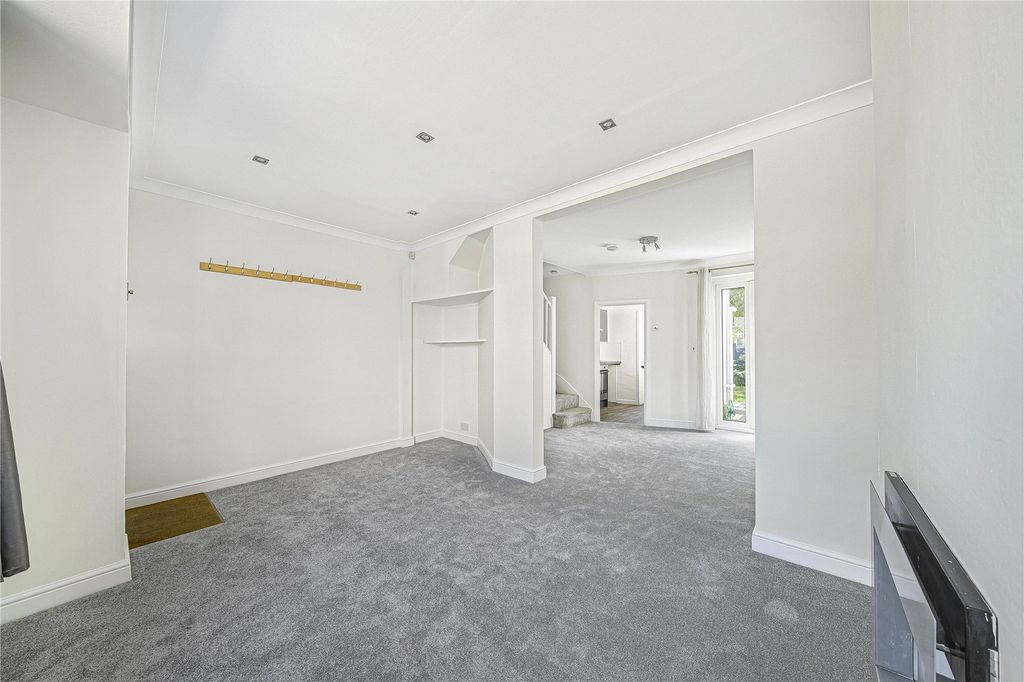 Property photo 2 of 20 Lounge