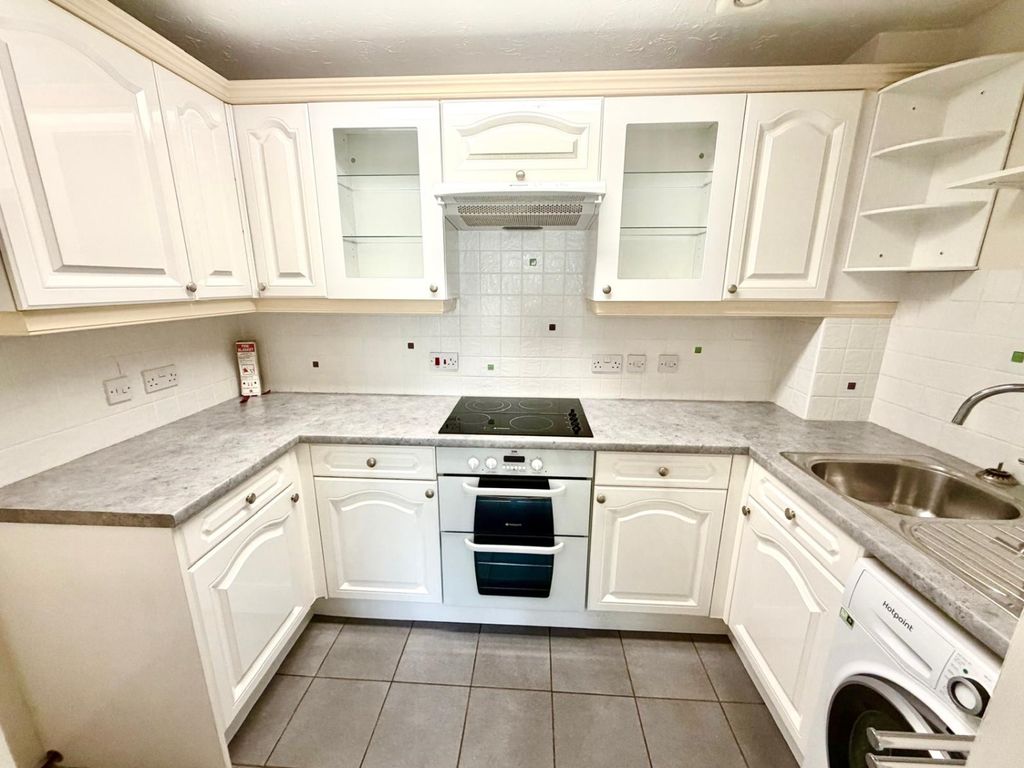 Property photo 3 of 6 Kitchen