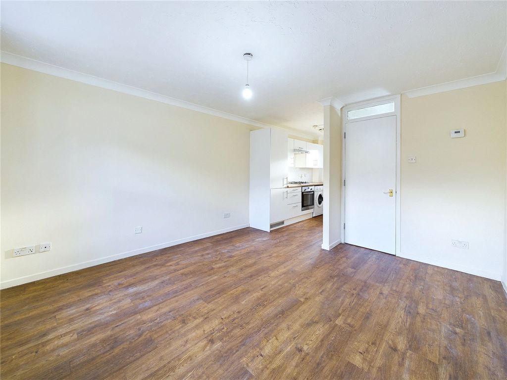 Property photo 2 of 9 Picture No. 12