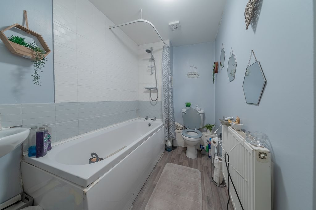 Additional image 8 of 2 bed flat for salePark Road, Ilkeston DE7