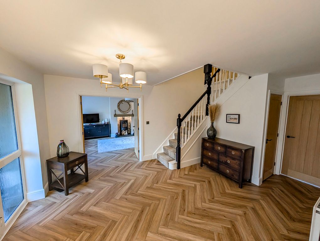 Property photo 2 of 25