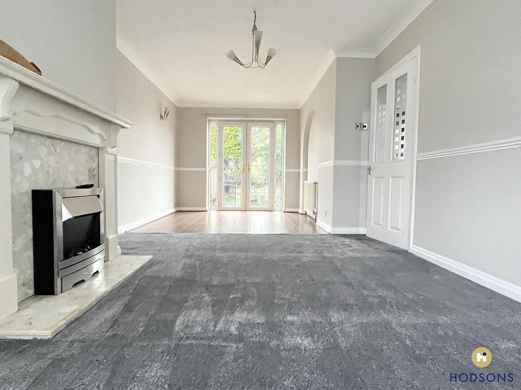 Property photo 3 of 11 Living Room