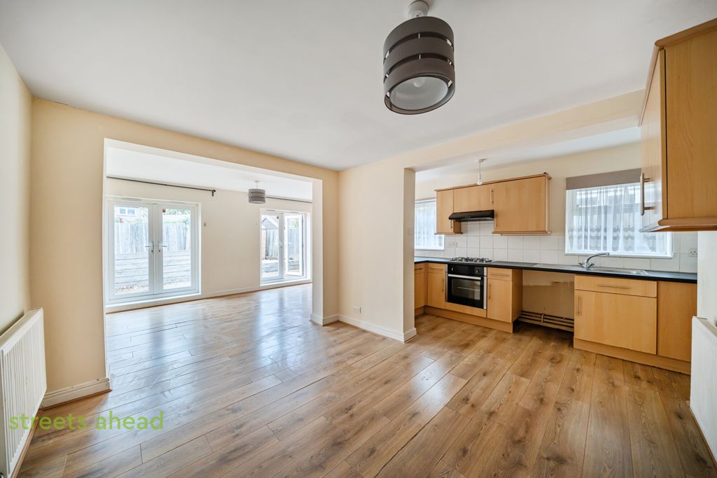 Property photo 1 of 11 A88Fd554-Aed8-4d7...