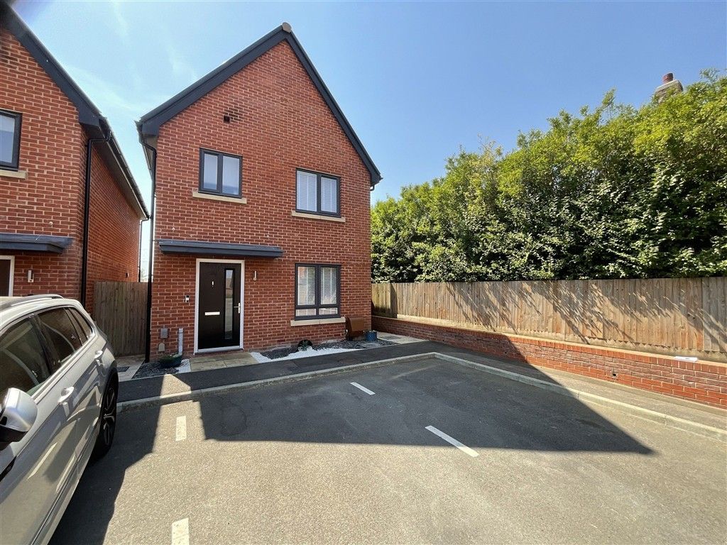 Property photo 1 of 7 External