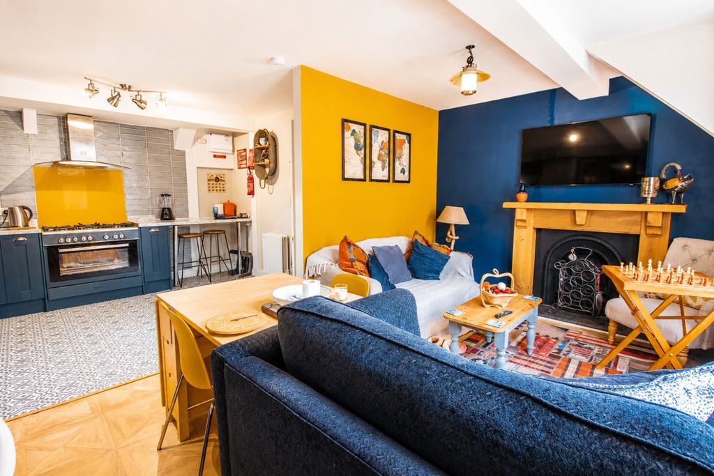Property photo 1 of 11 4E551171-A622-4E6F-99cd-4Bb1Bb107650