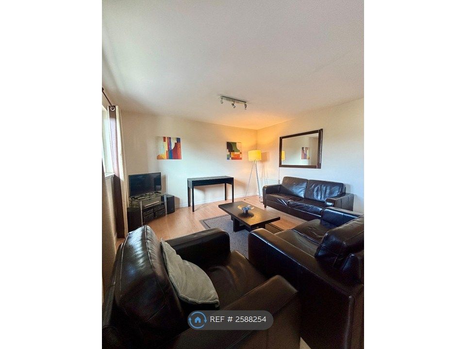 Property photo 1 of 24 Living Room
