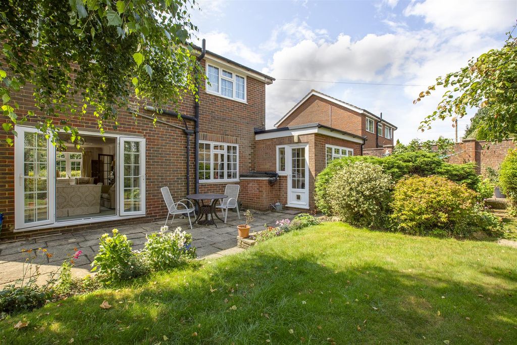 Property photo 2 of 16 51 Inkerman Drive, Hp15 7Jj-14.Jpg