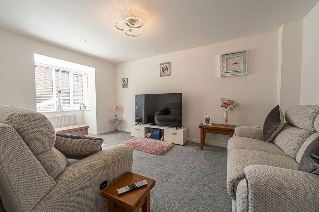 Property photo 3 of 36