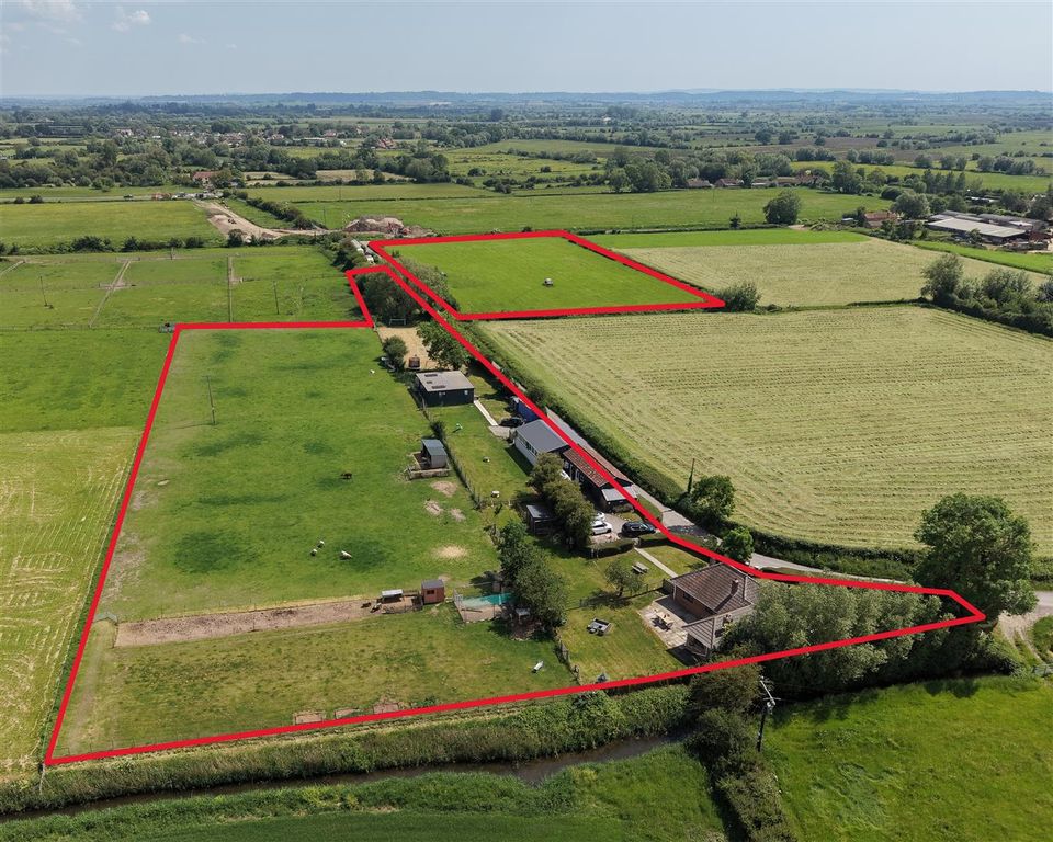 Property photo 2 of 33 Brookside Farm