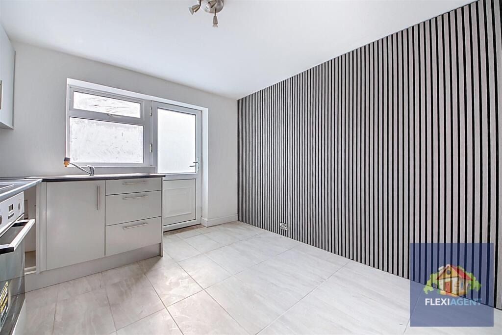 Property photo 3 of 16 4270643