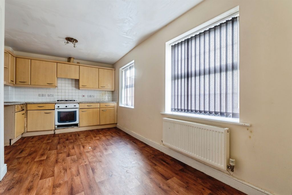 Property photo 2 of 18