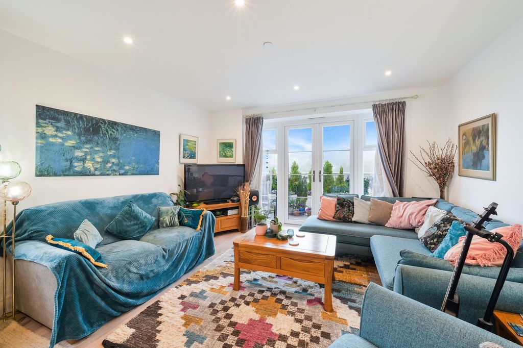 Property photo 2 of 17