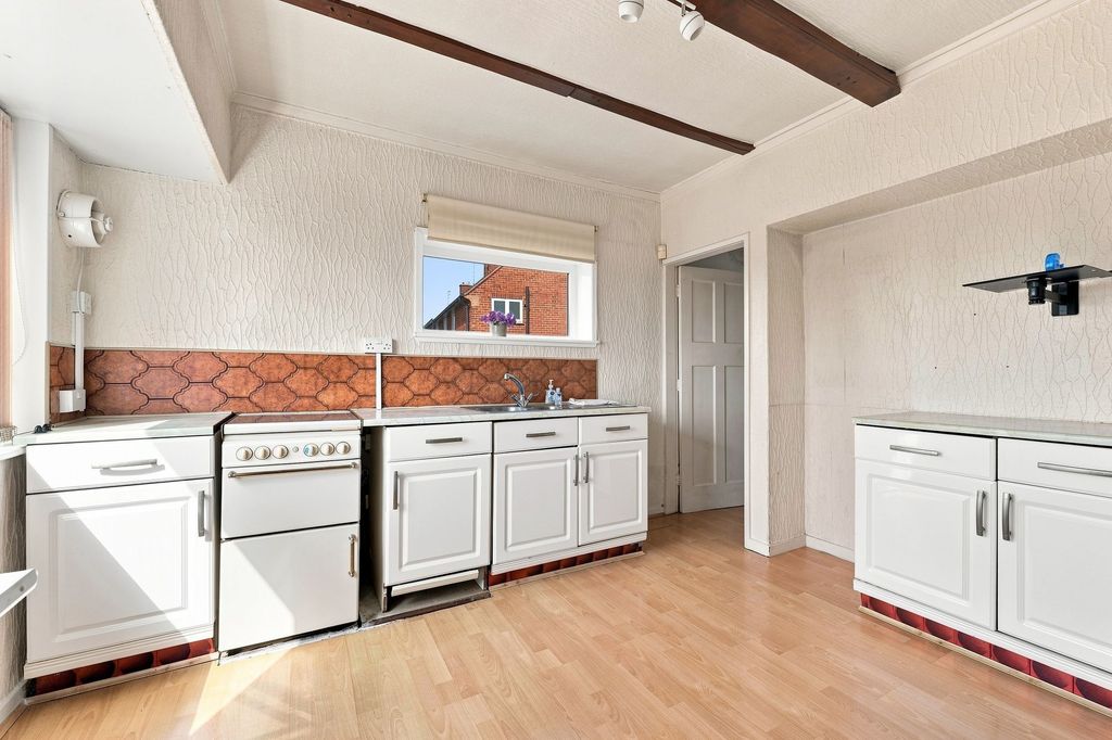 Property photo 2 of 35