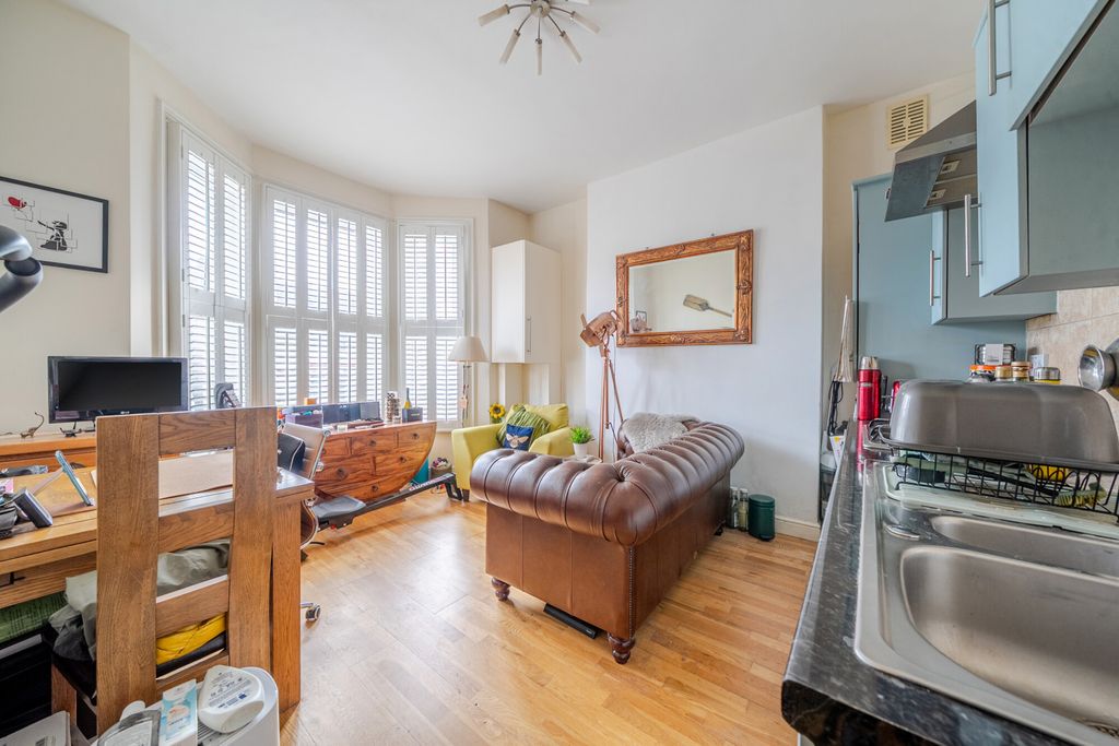 Property photo 2 of 6 Lounge