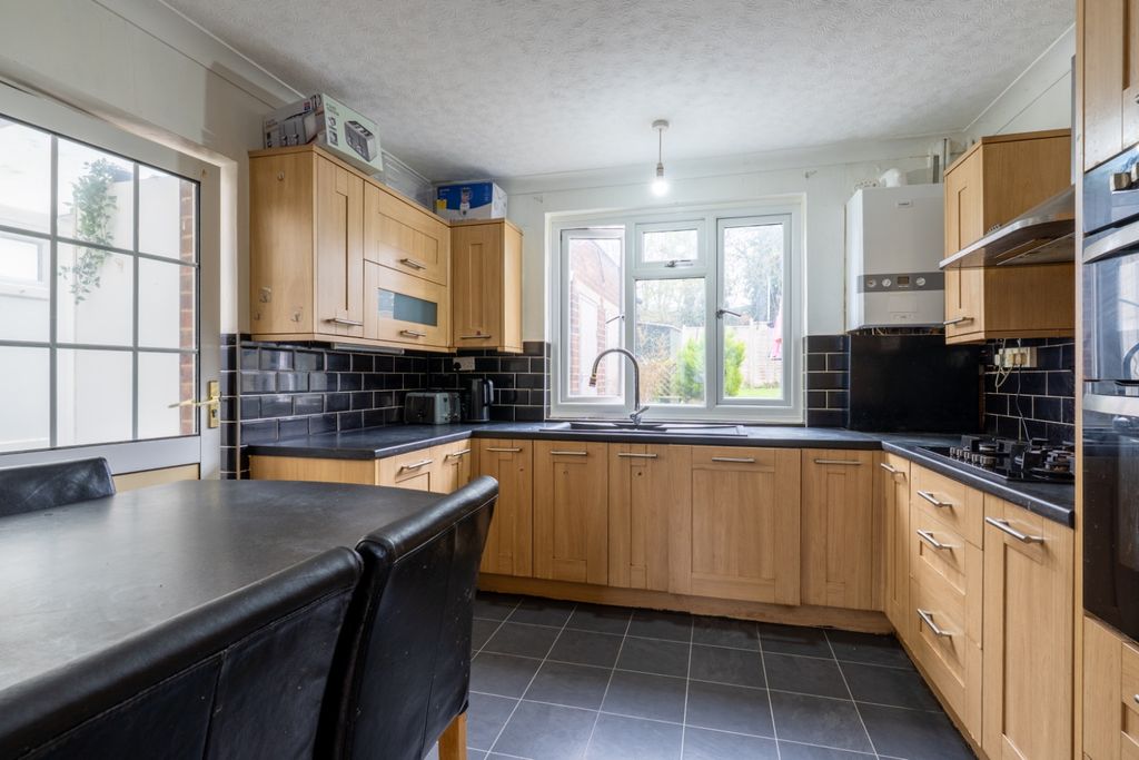 Property photo 3 of 18 4823412