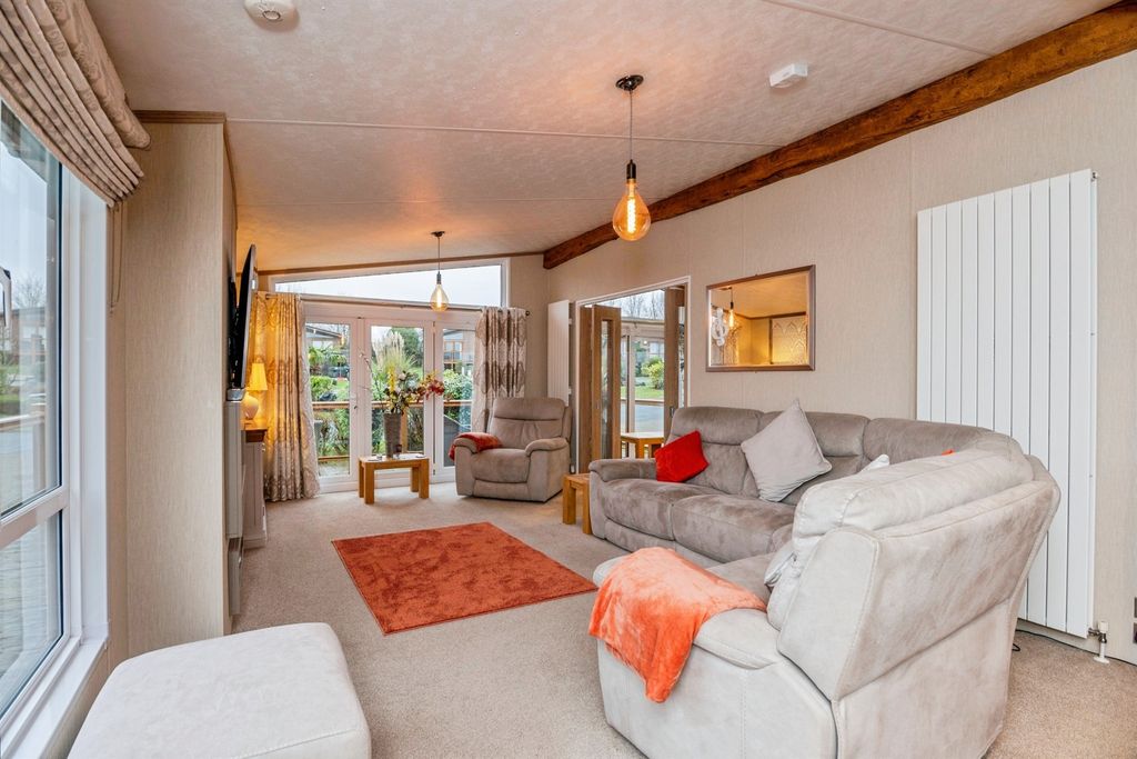 Property photo 3 of 26