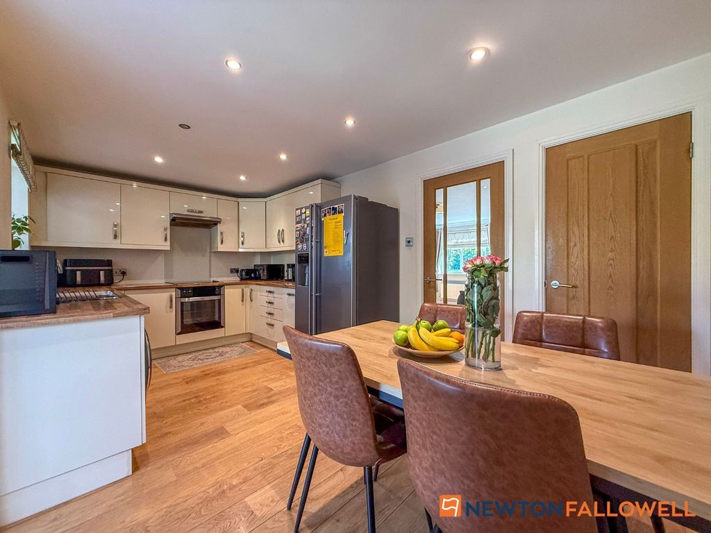 Property photo 2 of 22 Dining Kitchen