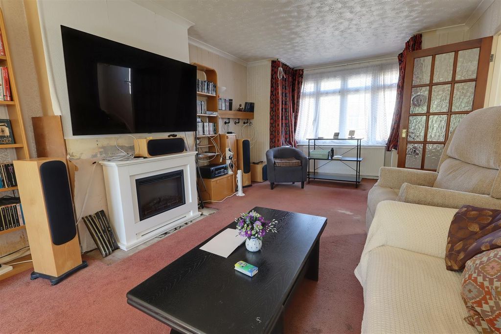 Property photo 3 of 11