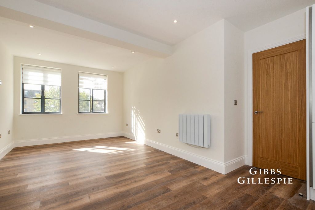 Property photo 3 of 6 Pbox-Img.Jpg