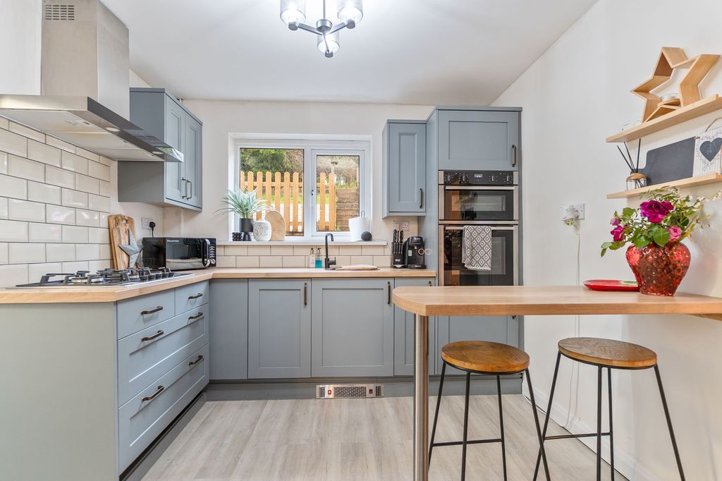 Property photo 3 of 25