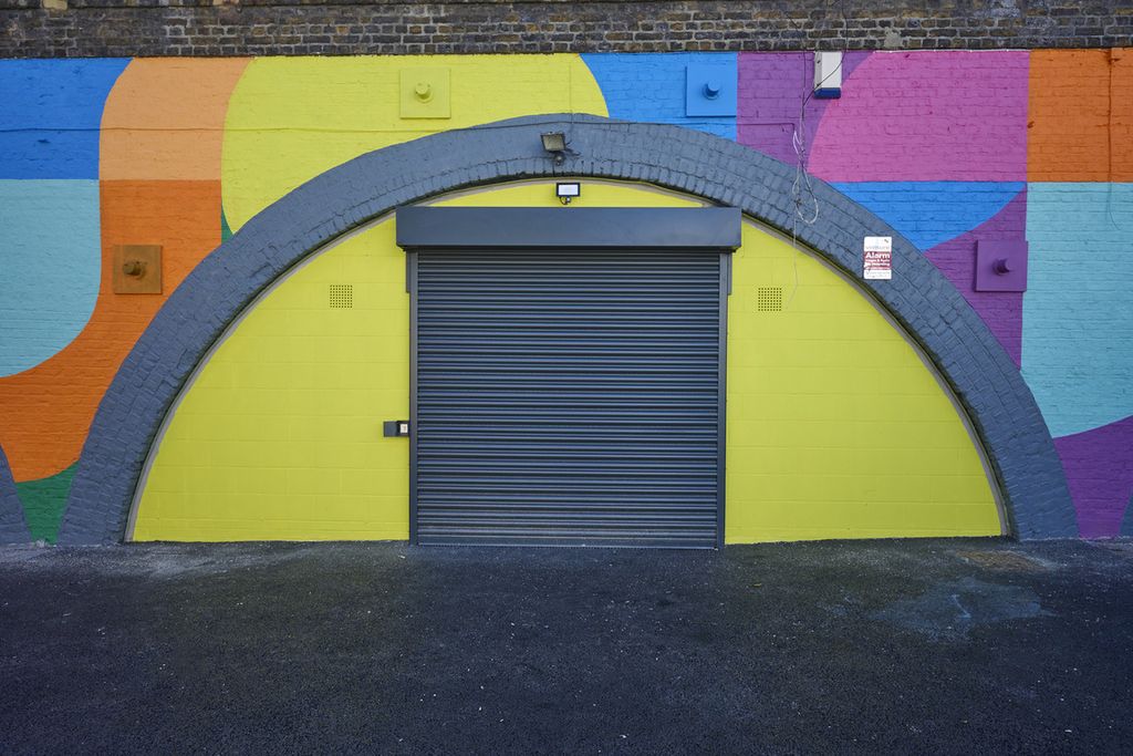 Property photo 1 of 3 The Front Of An Arch.