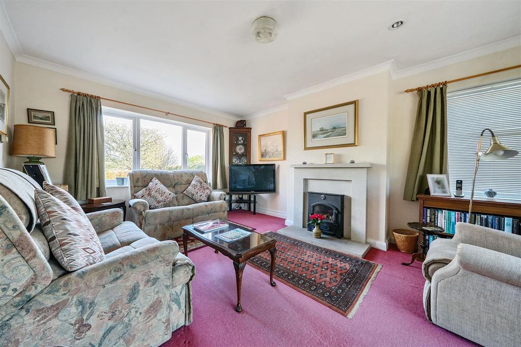 Property photo 2 of 36 Sitting Room