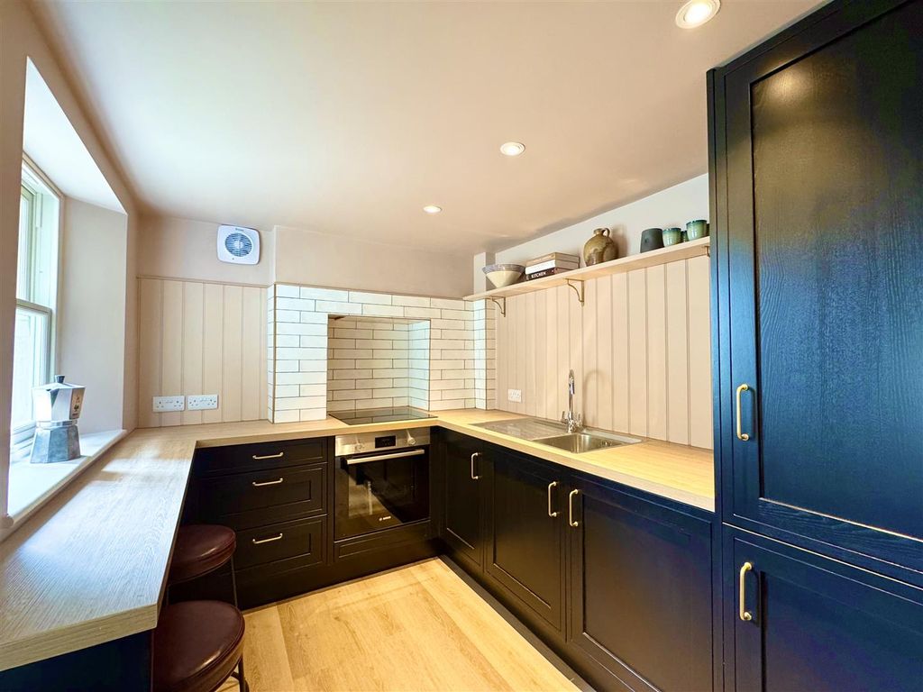 Property photo 3 of 36 Kitchen