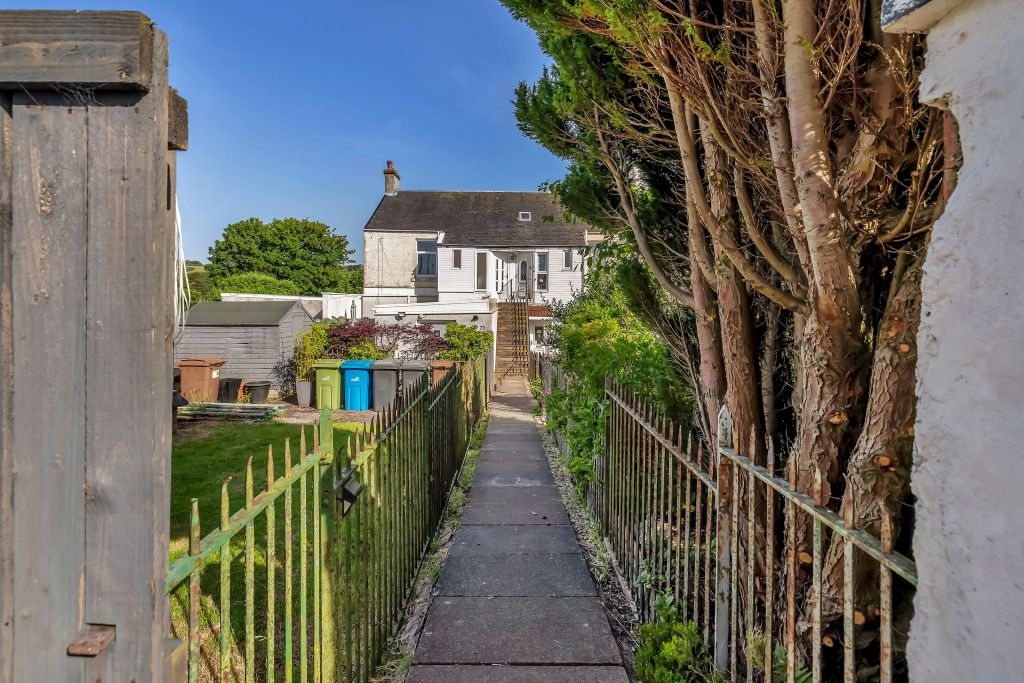 Property photo 2 of 25 1