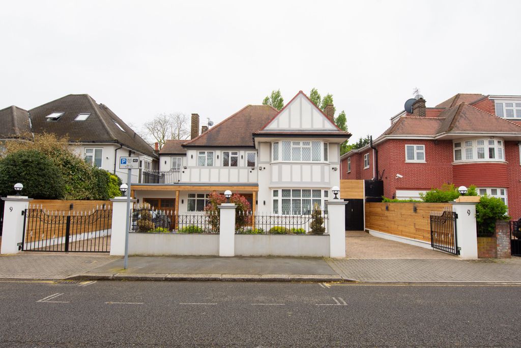 Property photo 2 of 38