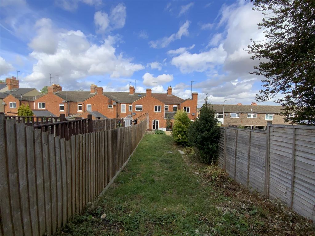 Property photo 3 of 10 Large Garden