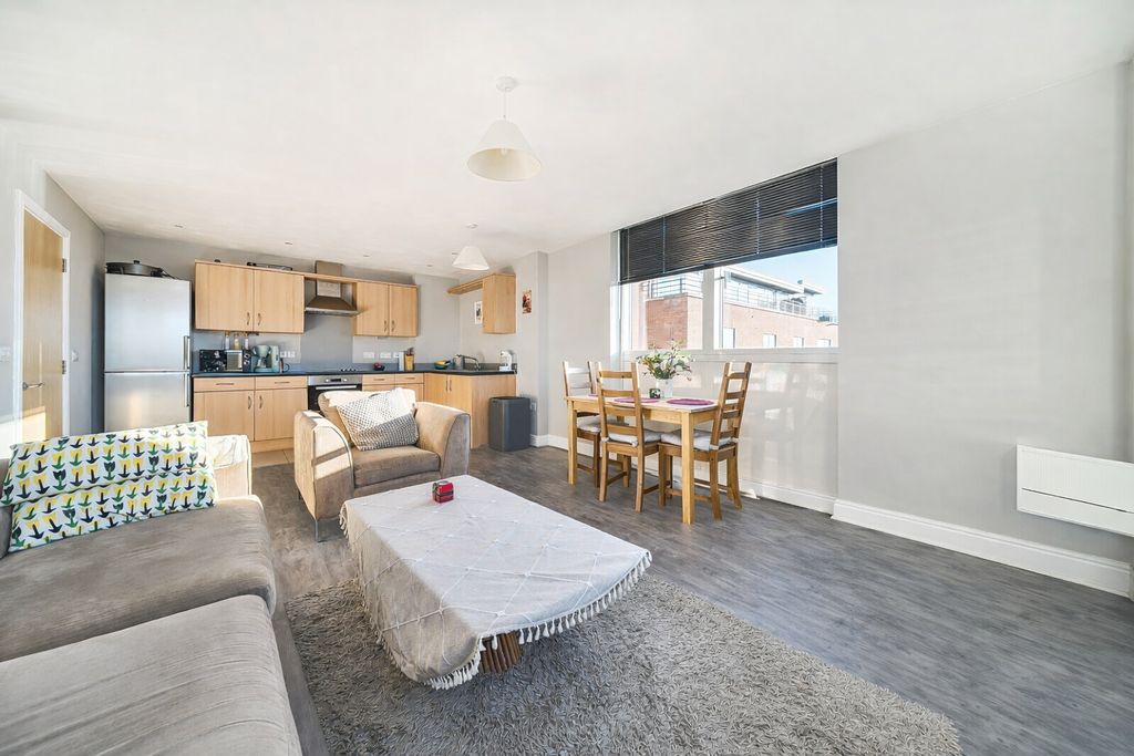 Property photo 3 of 8 Picture No. 32