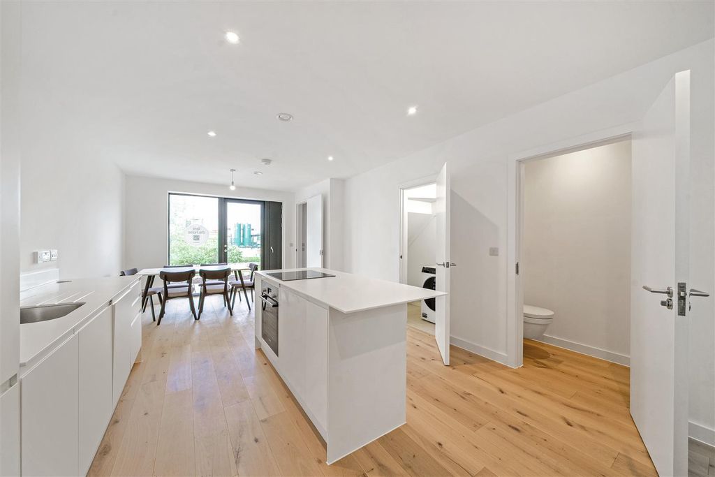 Property photo 2 of 12 4-68187318B0E73-1287292-Arw-4.Jpg