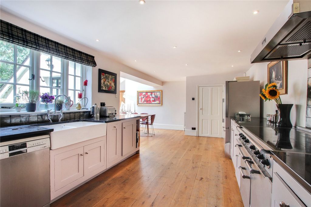 Property photo 3 of 14 Kitchen