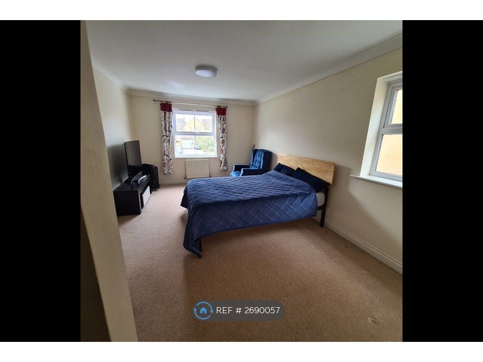 Property photo 3 of 11 Master Bedroom