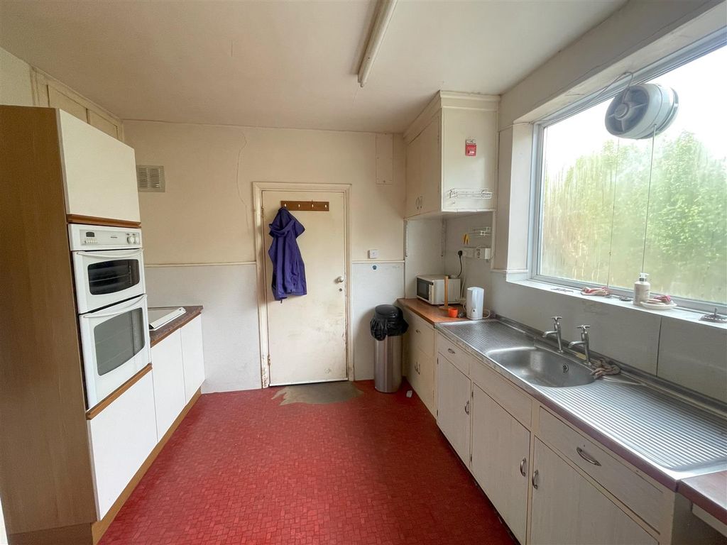 Property photo 2 of 18 Kitchen.Jpg