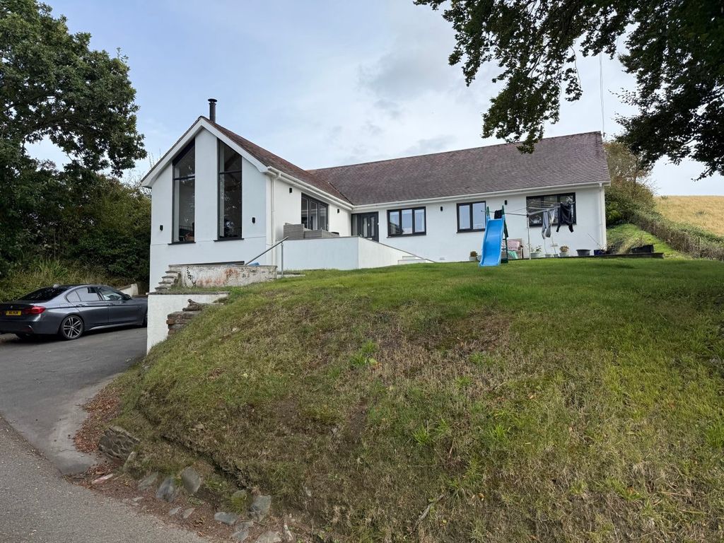 Property photo 2 of 41