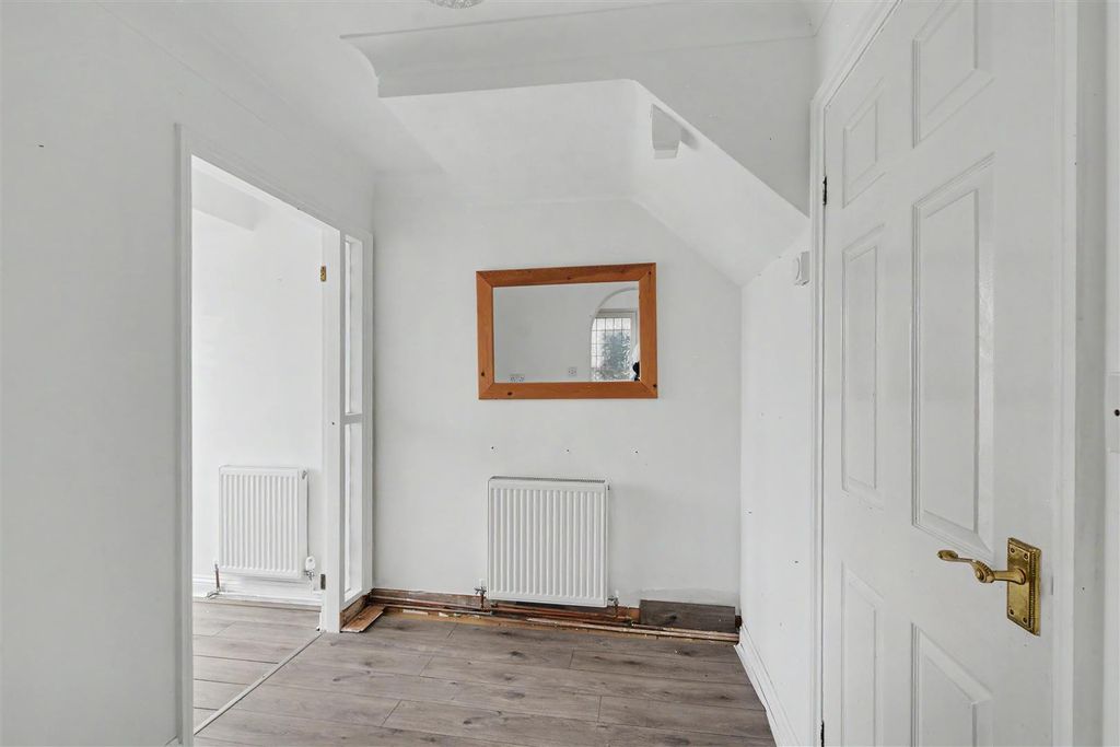 Property photo 3 of 22 Entrance Hall_1.Jpeg