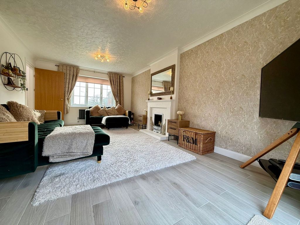 Property photo 2 of 33