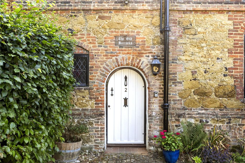 Property photo 2 of 21 Entrance