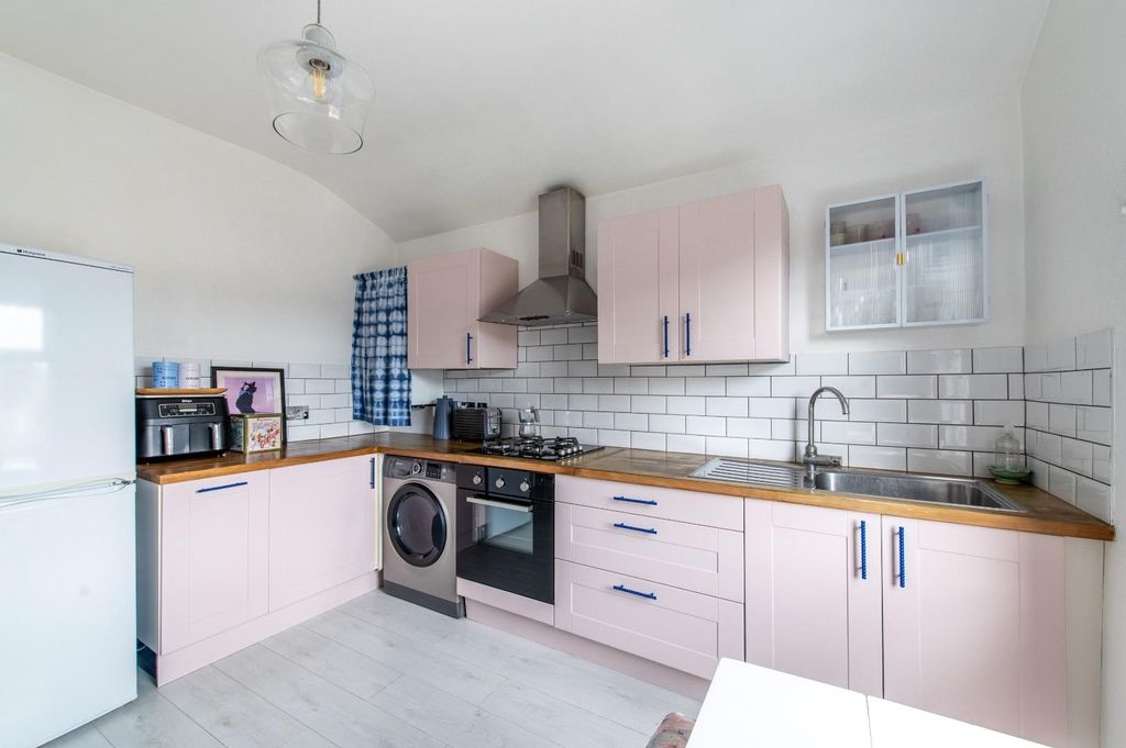 Property photo 2 of 11 Kitchen/Diner