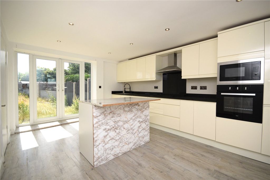 Property photo 2 of 10 Picture No. 03
