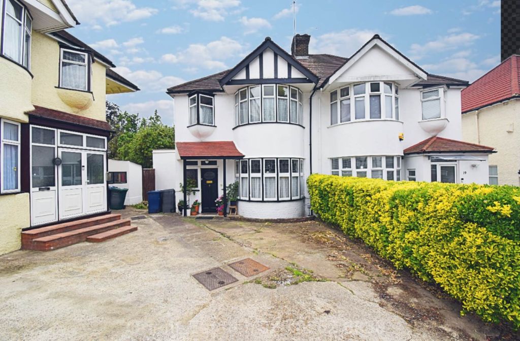 Property photo 1 of 9