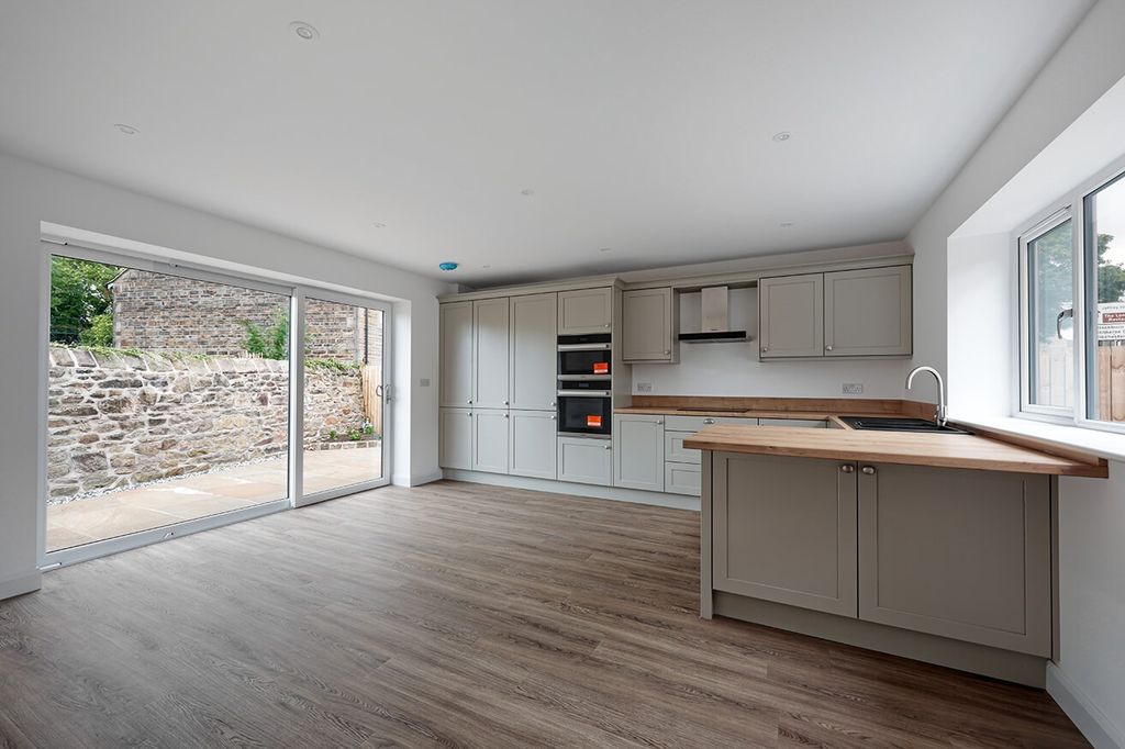 Property photo 3 of 13 4397893