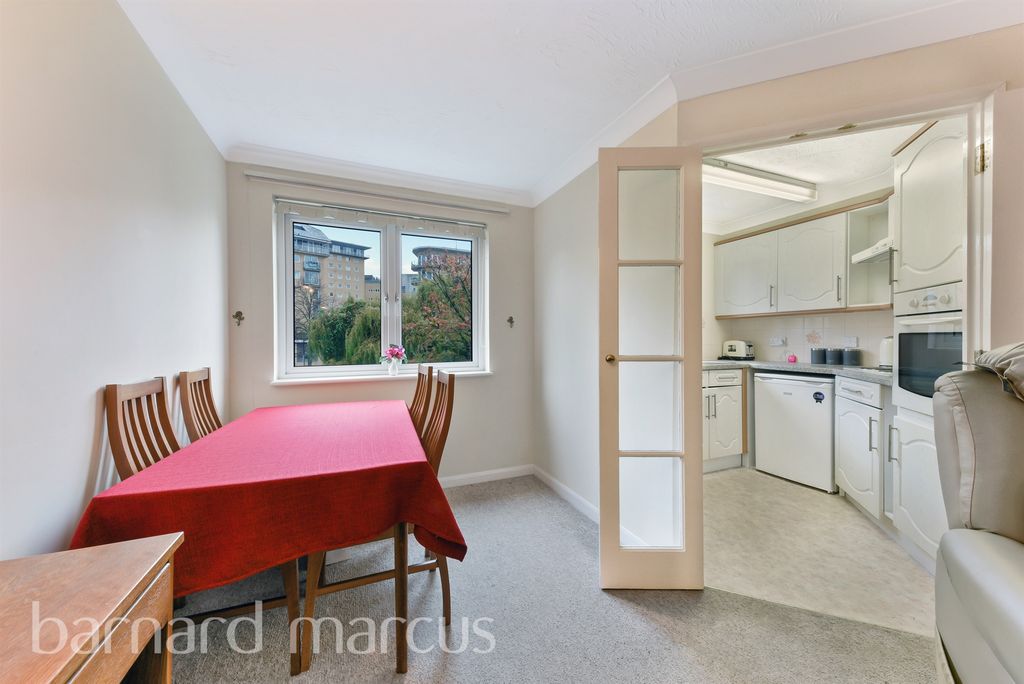 Property photo 3 of 9