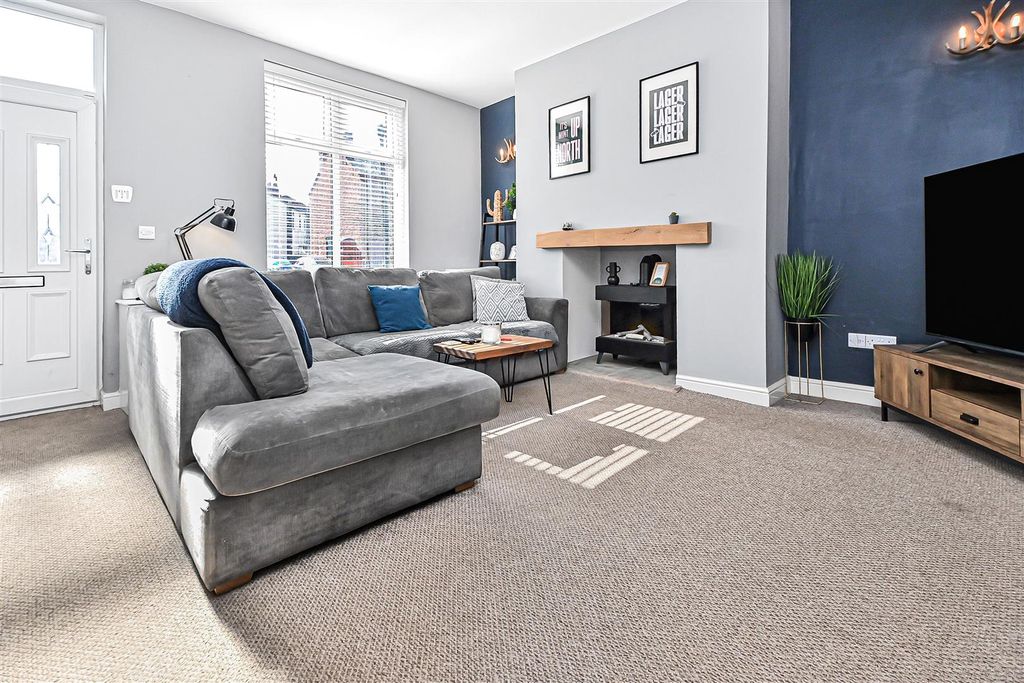 Property photo 3 of 28 387 Leigh Road Lounge (2).Jpg