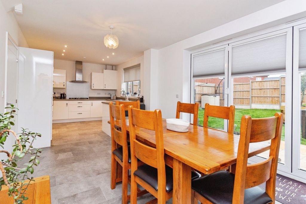 Property photo 2 of 20 4555832